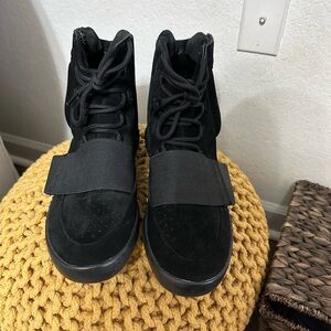 2016 Yeezy 750 Boost “Triple Black”